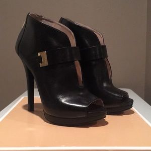 ‼️SALE‼️ NWT MK Guiliana Peep Toe Bootie